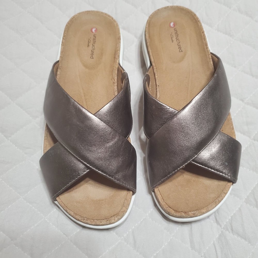 Clark's Bali Go Sandals in Pebble Metallic Leather